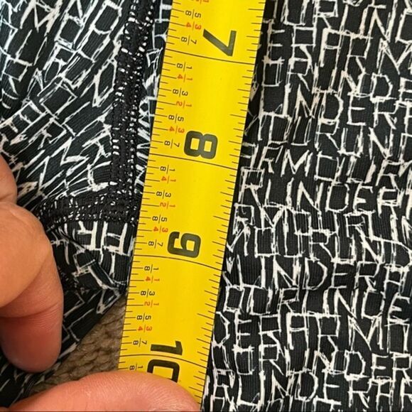 Under Armour Black Logo Running Capri Legging - Picture 7 of 7